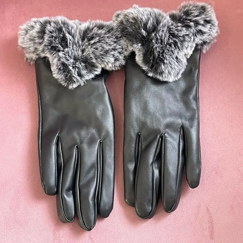 Women's Black and Grey Gloves